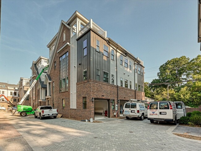 Foto del edificio - 4121 Selwyn Walk Ct
