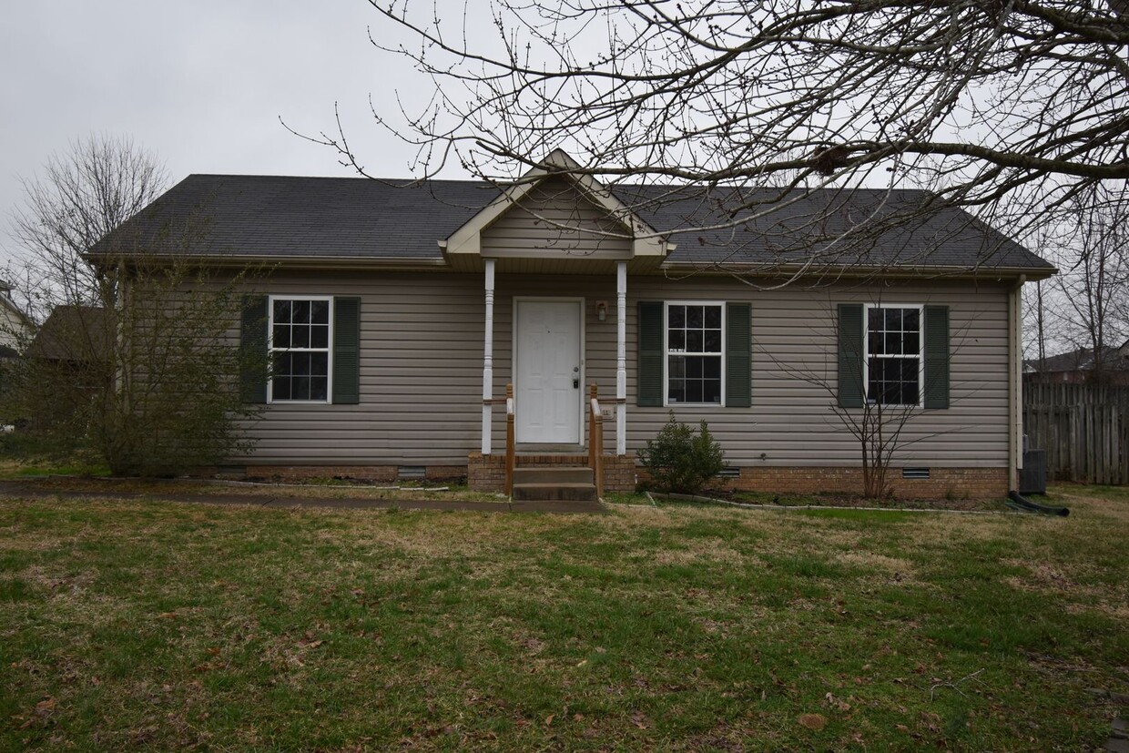 Foto principal - 3 Bedroom Home For Rent Near Oak Grove!