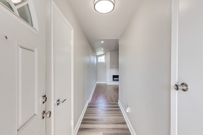 Building Photo - 506 Stonebridge Dr