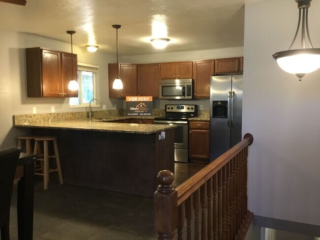 Foto del edificio - 4 Bedroom 2 Bath  Home 2 Car Garage.