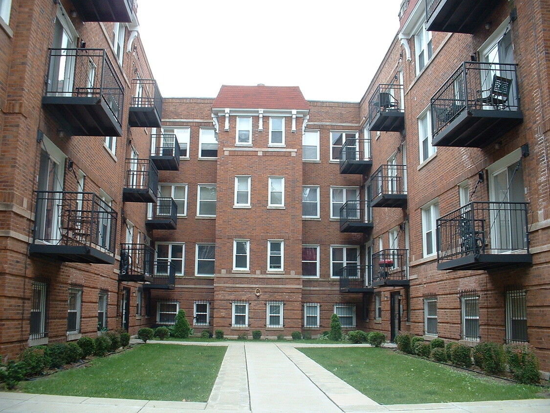 Primary Photo - 2107 E 67th St