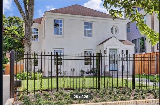 Building Photo - 1916 Blodgett St