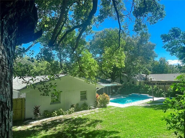 Foto del edificio - 764 Forest Glen Rd