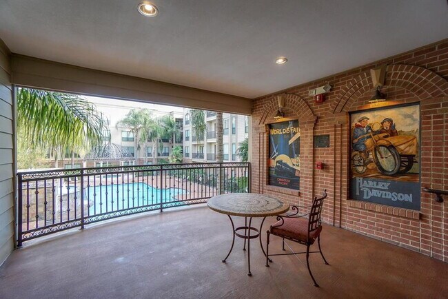 Foto del edificio - Fully Furnished Sugar Land Town Square Condo – Some Utilities Included