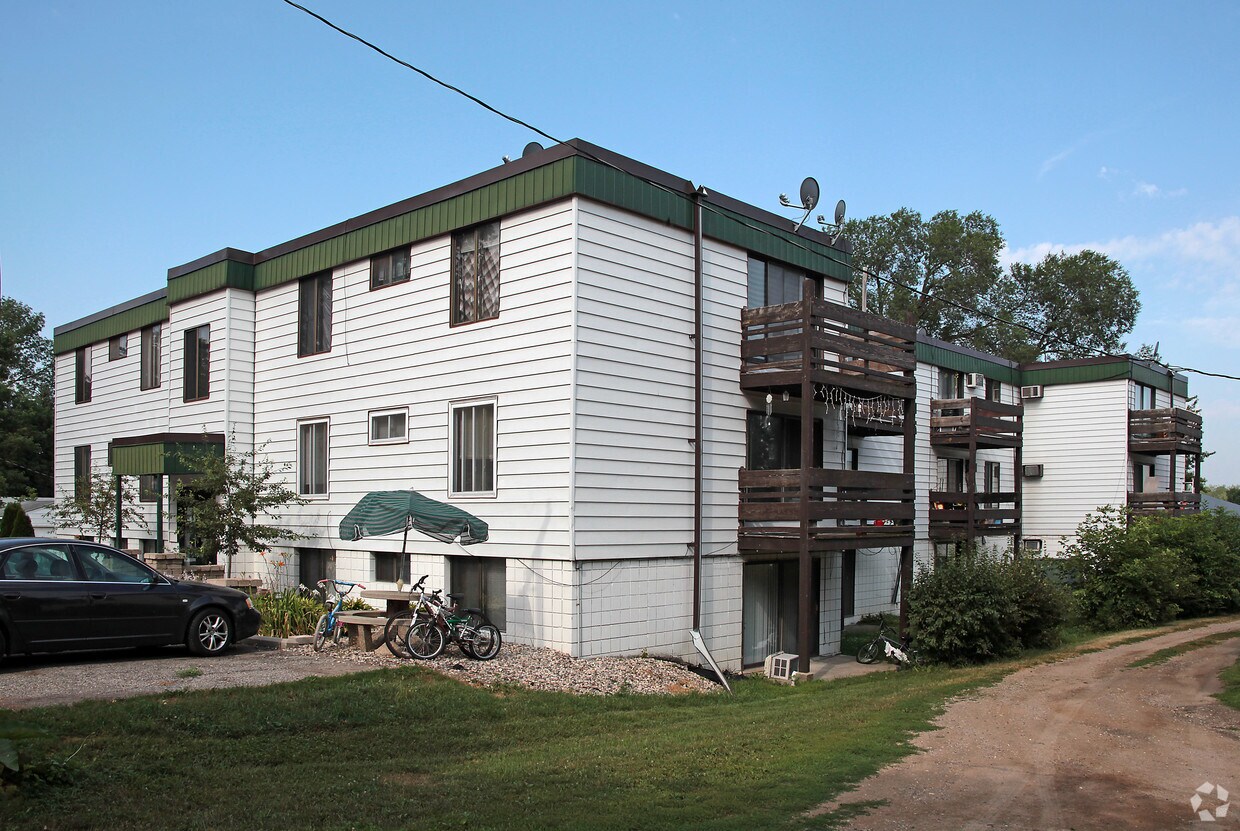 Primary Photo - Greenwood Apartments