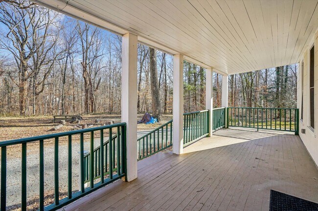 Building Photo - Exceptionally Unique & Private 5BR/3BA Farmhouse in Silver Spring.