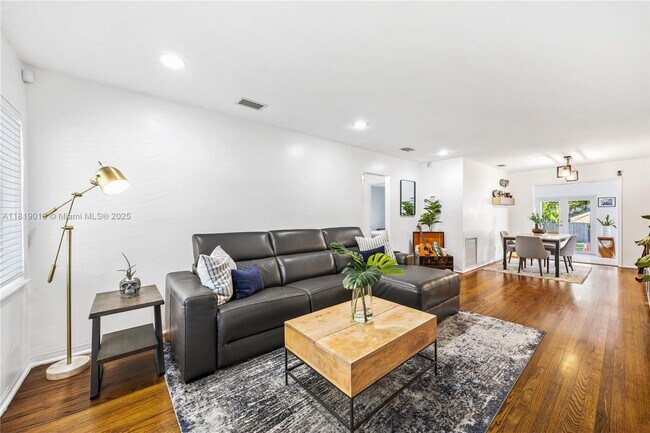 Foto del edificio - 64 NE 88th St