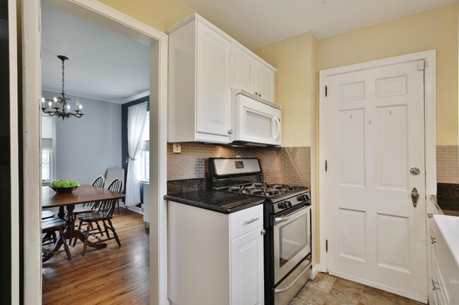 Foto del edificio - 2449 E Livingston Ave