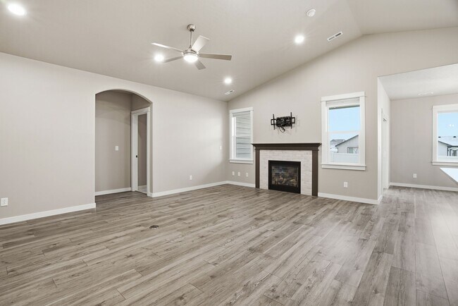 Foto del edificio - 4268 May Ella Lp