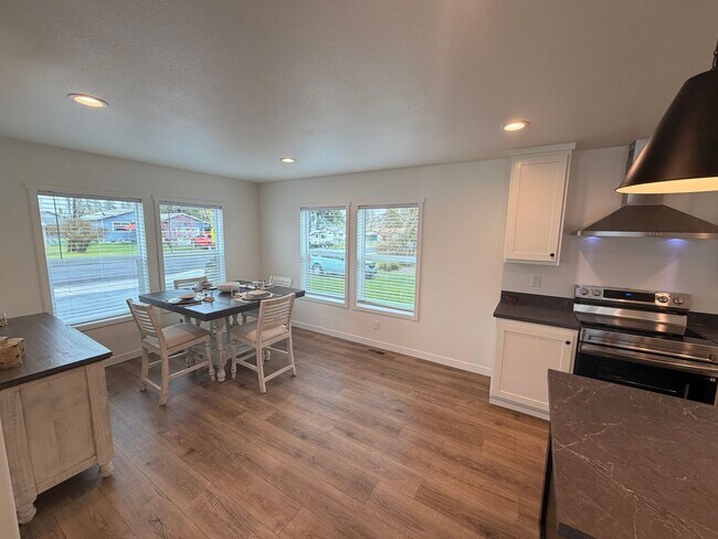 Foto del edificio - Stunning 3 Bed, 2 Bath Home in Medical Lake!