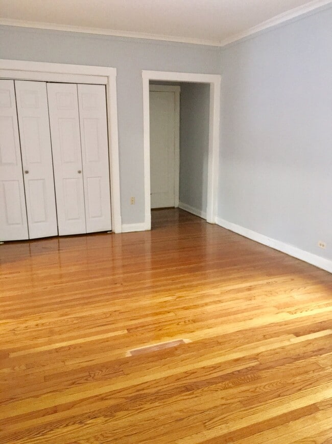 Photo - 1344 W Hood Ave (Chicago, IL) Apartment