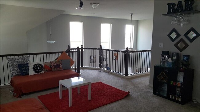 Building Photo - 16105 Hawthorne Heights Trail