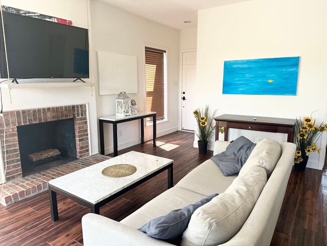 Building Photo - Luxurious Furnished One Bedroom Retreat lo...