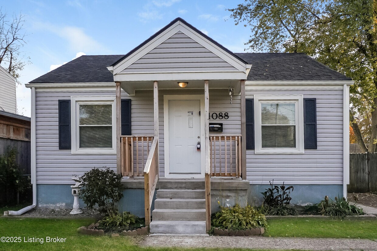 Primary Photo - 1088 Bicknell Ave