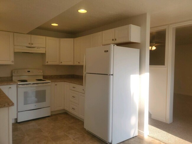 Building Photo - 11168 S Temple Dr