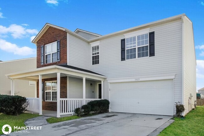 Building Photo - 11023 Thousand Oaks Dr, Huntersville, NC 2...