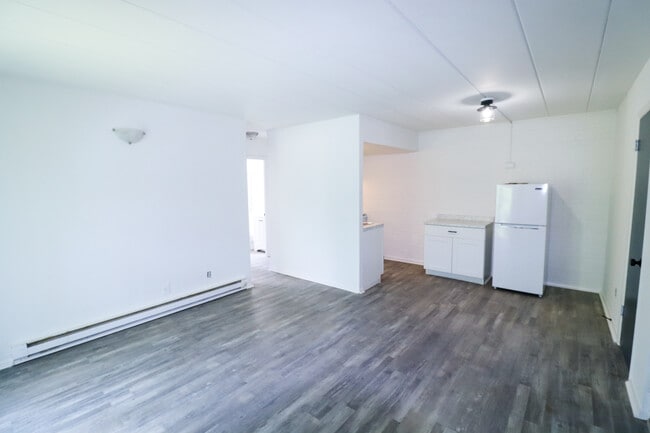 Building Photo - 2323 Beechmont Ave