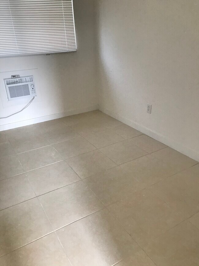 Foto del edificio - 460 NW 48th Ct