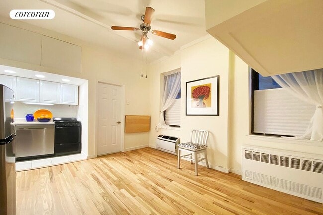 Building Photo - 105 W 77th St