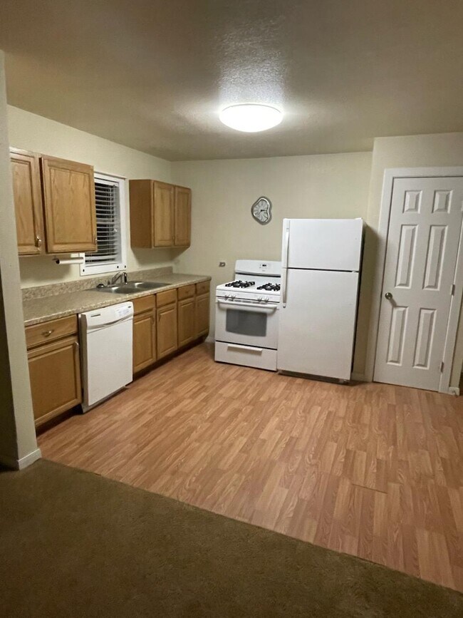 Building Photo - 140 W. Darby