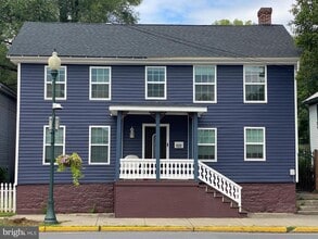 Building Photo - 522 W King St