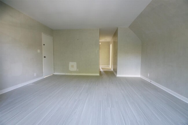 Building Photo - 203-12 42nd Ave