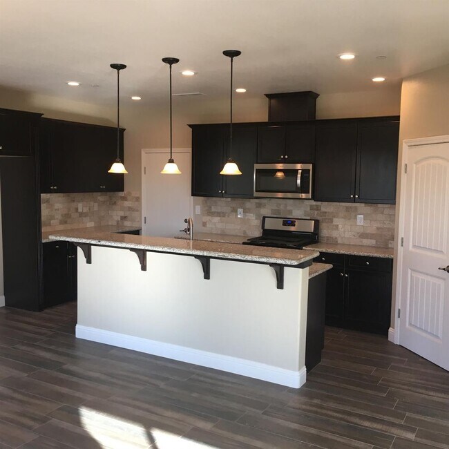 Building Photo - Newly Built Madera 4/3 DO NOT DISTURB TENANTS
