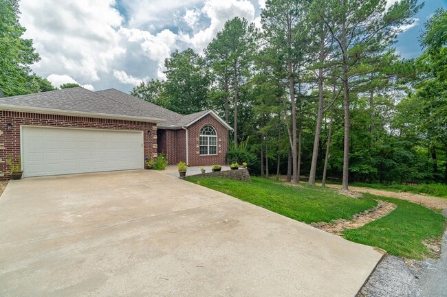 Building Photo - Immaculate 3 Bedroom Bella Vista Home! Amazing back patio!