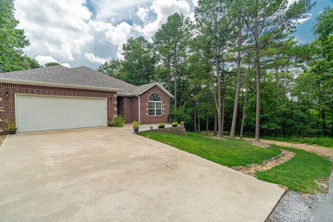 Foto del edificio - Immaculate 3 Bedroom Bella Vista Home! Amazing back patio!