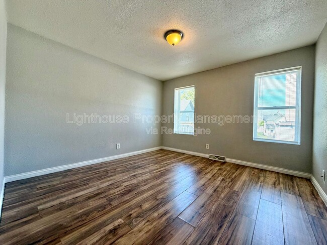 Foto del edificio - 273 E Forest Ave