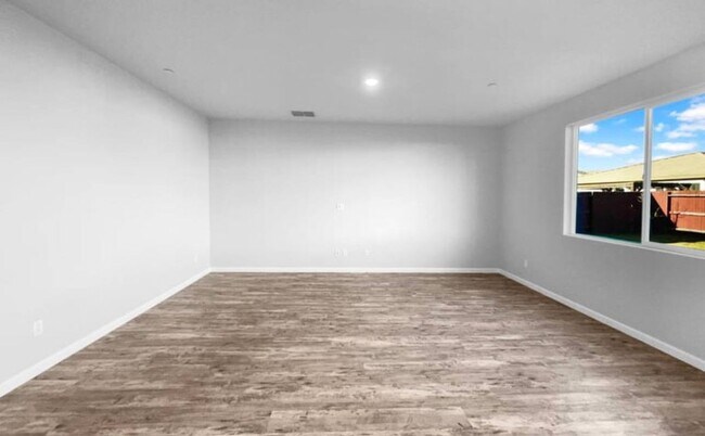 Foto del edificio - 8416 Tapies Way