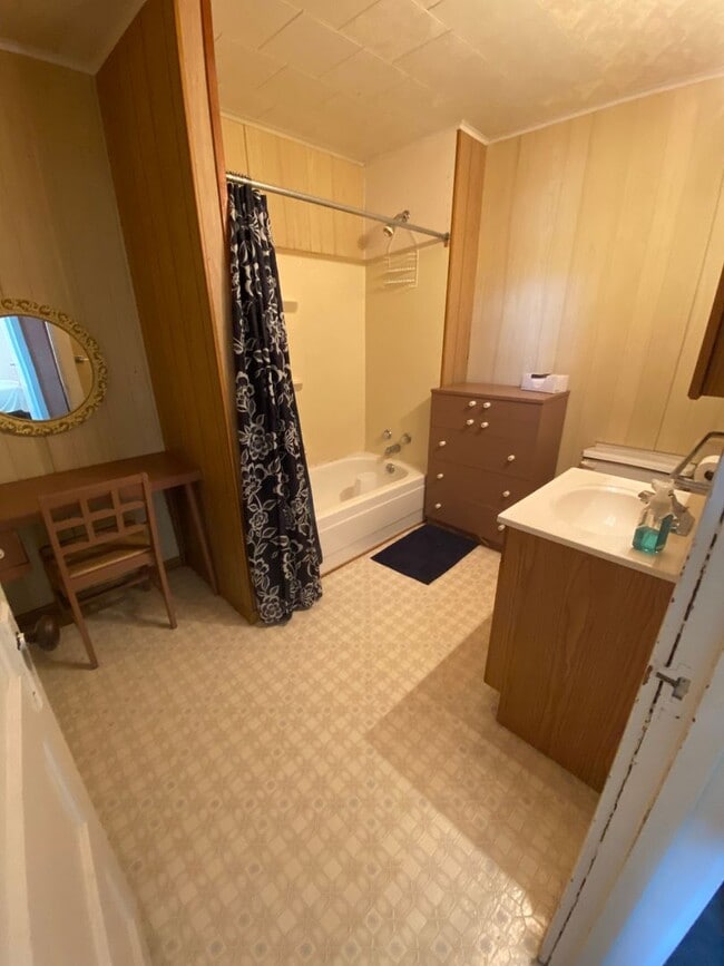 Building Photo - 2 Bedroom Furnished apartment in Salisbury