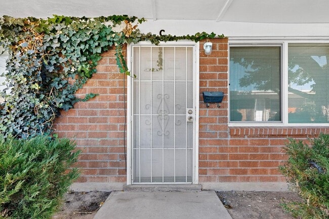 Building Photo - 540 Cardenas Dr SE