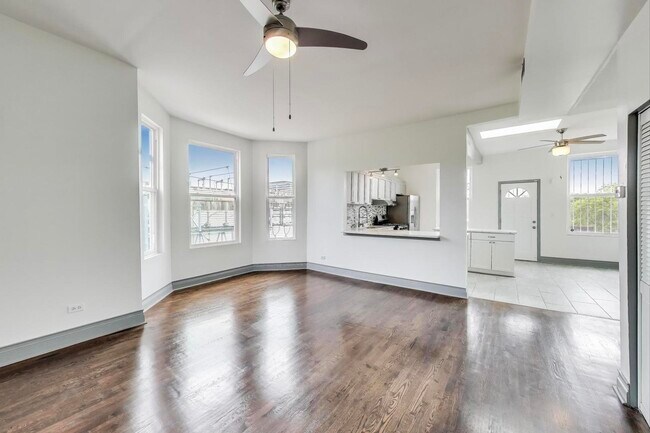 Foto del edificio - 737 E 50th St