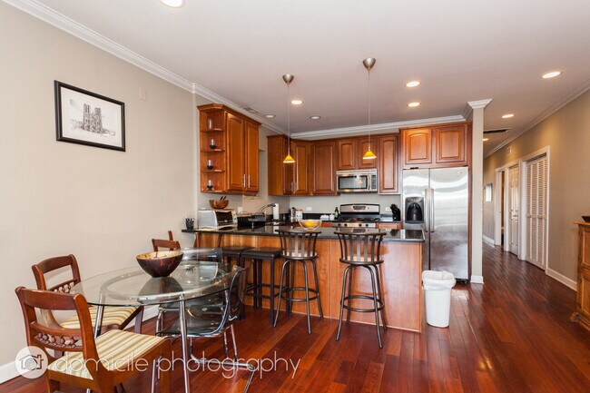 Foto del edificio - 1347 N Ashland Ave