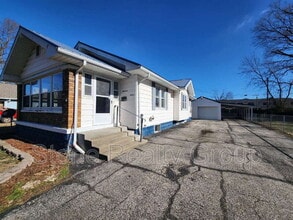 Building Photo - 1812 S 11th St