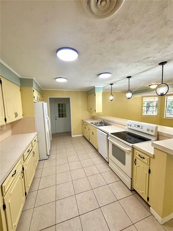 Building Photo - 729 SE 40th Ave