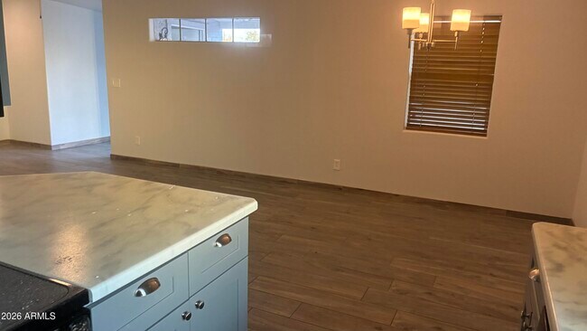 Foto del edificio - 2336 W Orange Dr