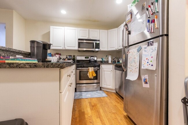 Building Photo - Brookline 3bed / 1bath near BU available September 2026