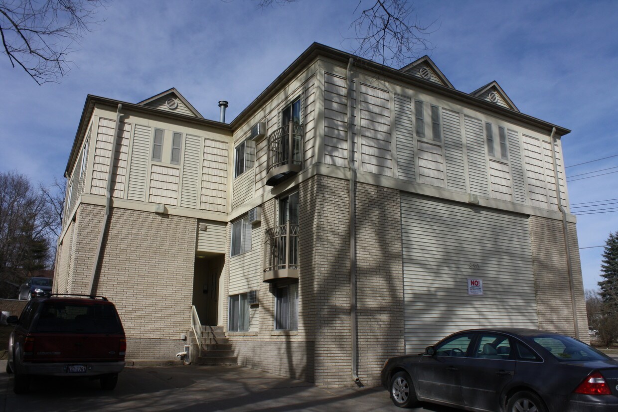 Primary Photo - 830 E Jefferson St