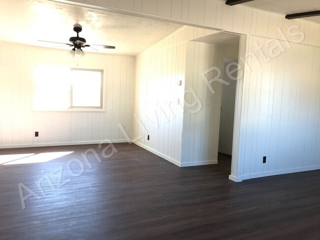 Foto del edificio - SPACIOUS THREE BEDROOM