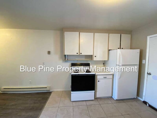 Building Photo - 3372 E Iona Rd