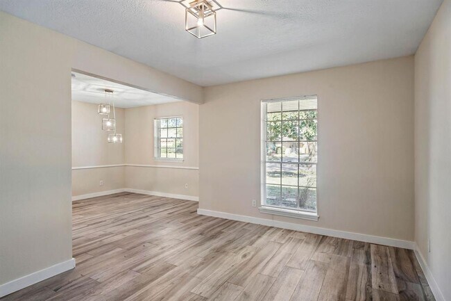 Foto del edificio - 1115 Cottage Oak Ln