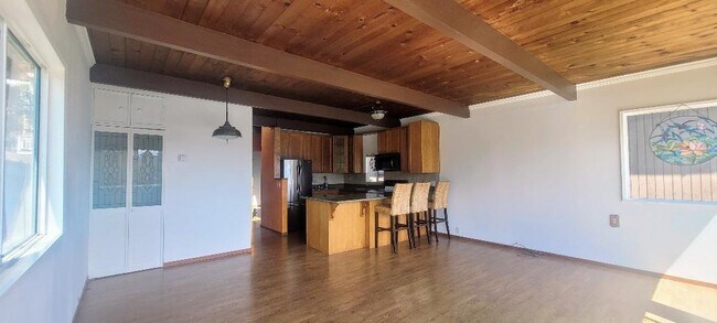 Foto del edificio - 149 Sierra Point Rd