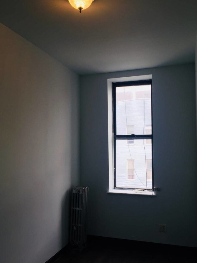 Building Photo - 326 Evergreen Ave