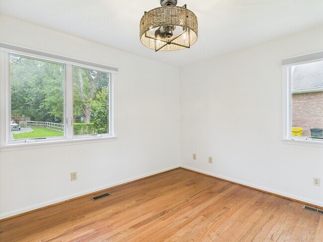 Foto del edificio - 701 Dogwood Ln