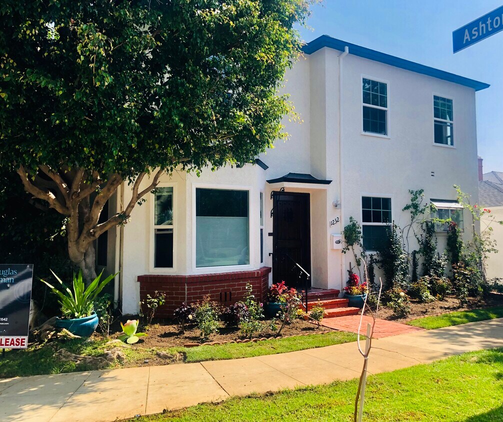Front View - 1232 Devon Ave