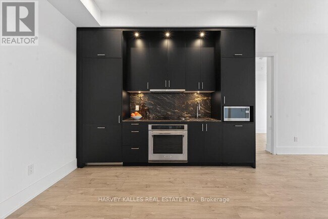 Building Photo - 470 Front St W