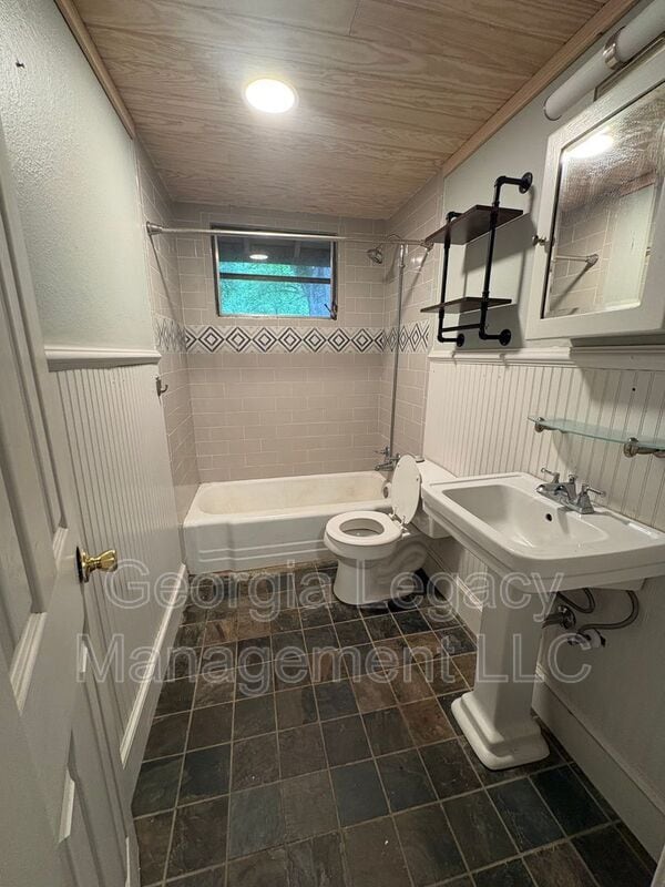 Building Photo - 2538 Cleveland Rd