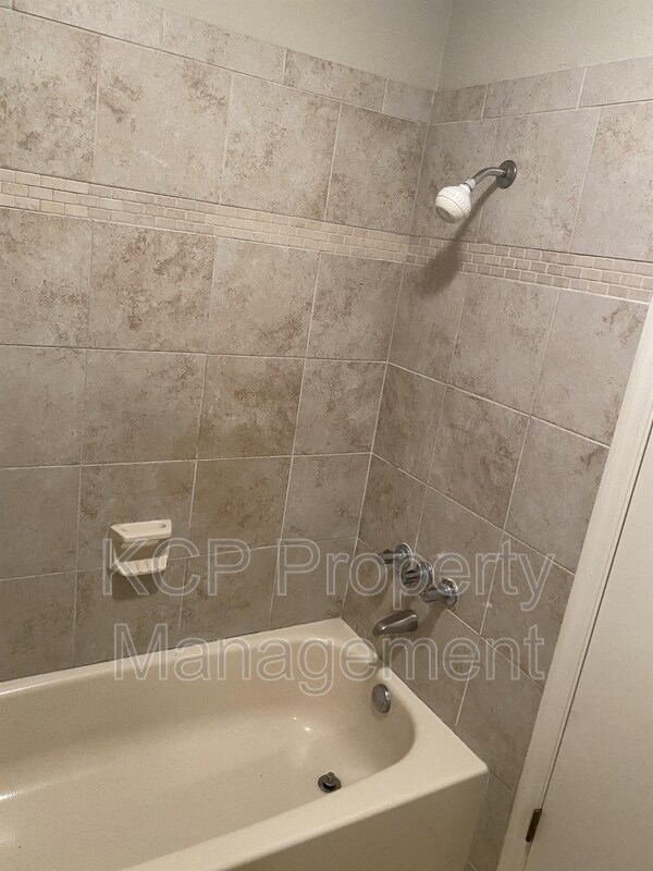 Building Photo - 5507 Fresno St